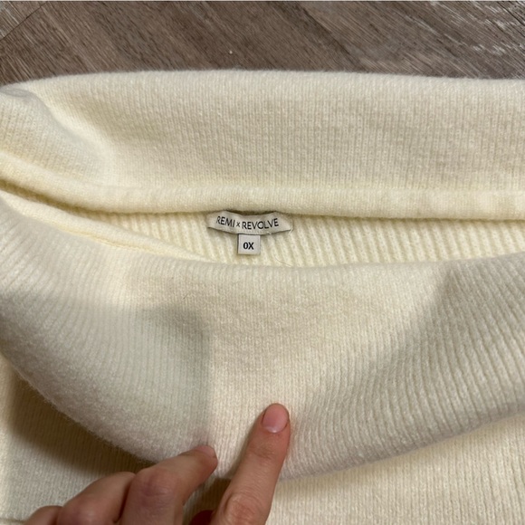 Remi x REVOLVE Lindsay Off-Shoulder White Sweater 0X - Picture 2 of 5